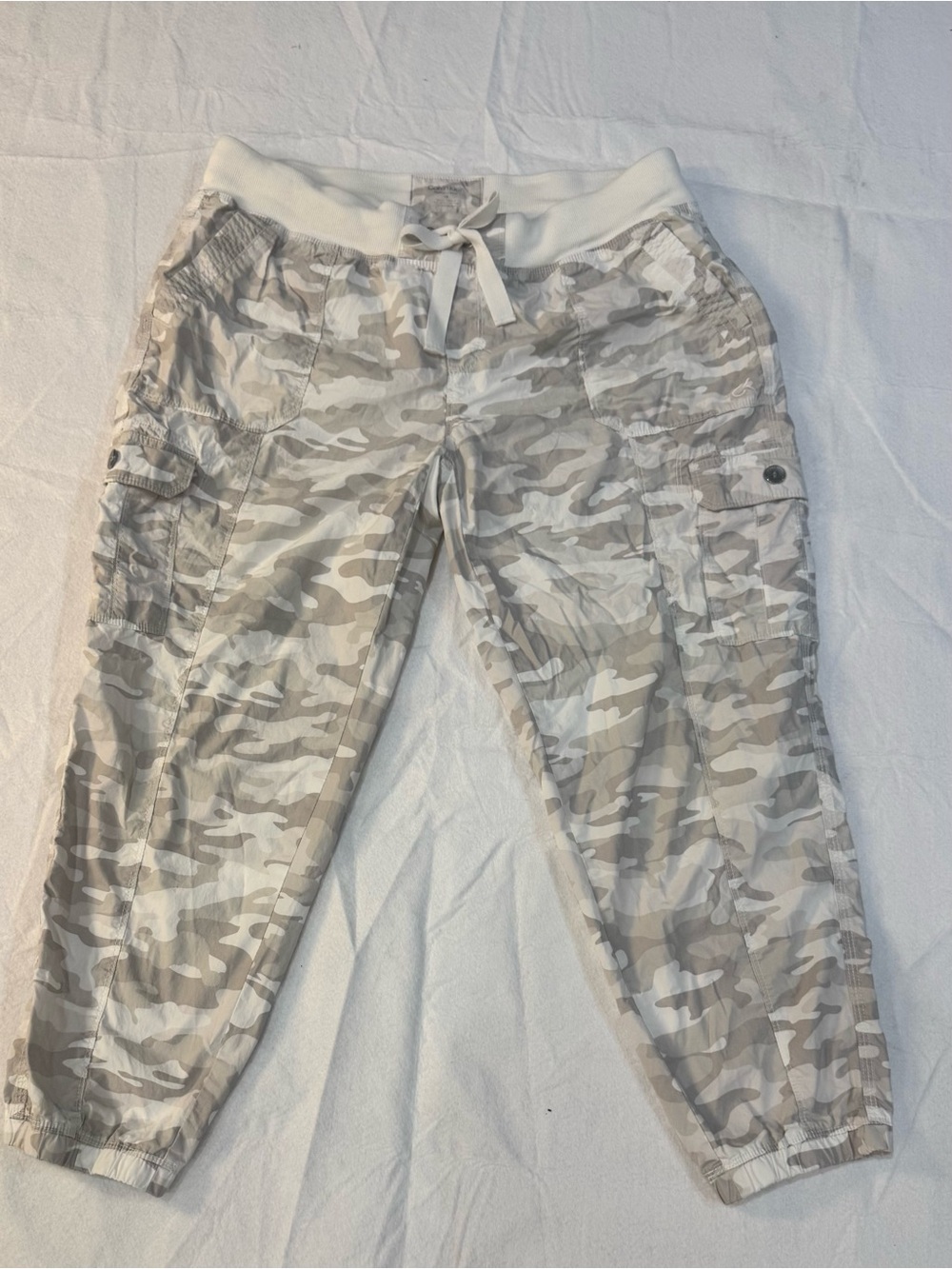 Calvin Klein Women’s White & Beige Camo Cargo Joggers 1x